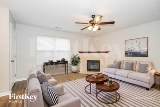 5525 Goose Falls Dr in Dublin, OH - Foto de edificio - Building Photo