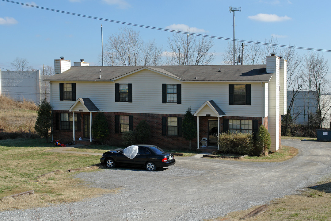 701-703 Old Due West Ave in Madison, TN - Building Photo