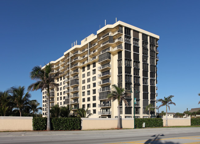 Sea Pointe Towers in Fort Pierce, FL - Building Photo - Building Photo