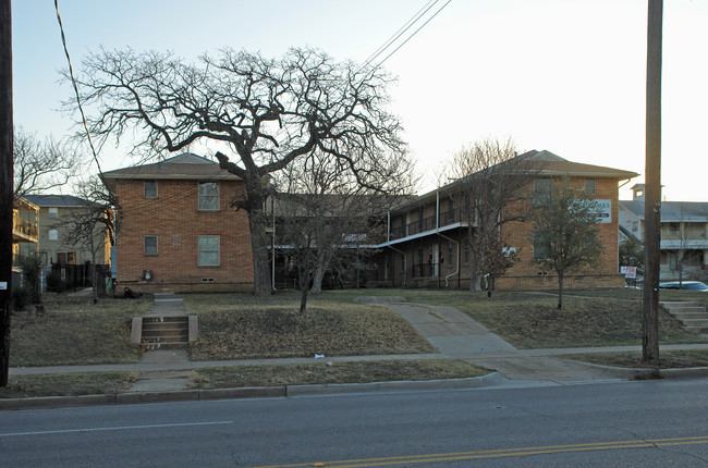 Cedar Oaks Apartments in Dallas, TX - Building Photo - Building Photo