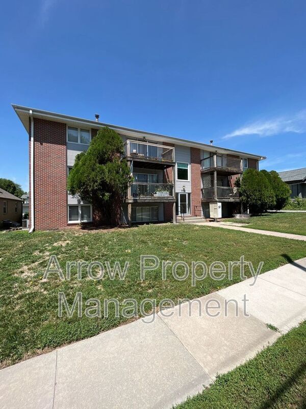 property at 3831 S 46th St