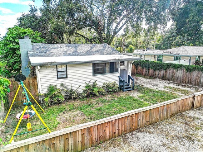 303 E 130th Ave in Tampa, FL - Building Photo - Building Photo