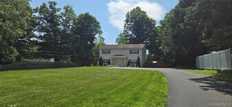 1335 Union Ave, Unit B in Newburgh, NY - Building Photo