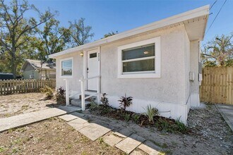 9412 N Brooks St in Tampa, FL - Building Photo - Building Photo