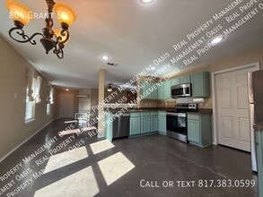 804 Grant St in Burleson, TX - Building Photo - Building Photo