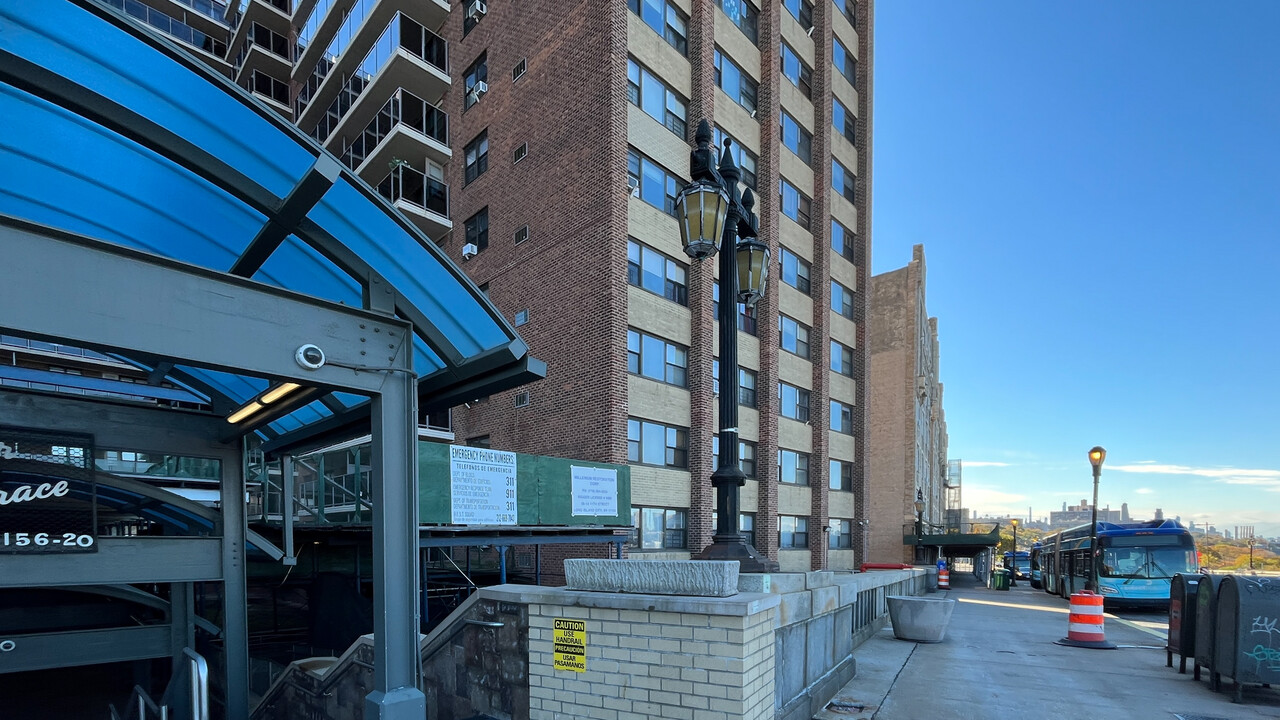 River Terrace Apartments in New York, NY - Building Photo