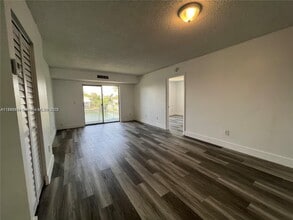 8260 SW 210th St in Cutler Bay, FL - Building Photo - Building Photo