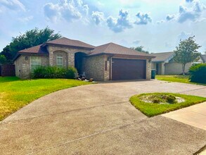 1109 Sapphire St in Laredo, TX - Building Photo - Building Photo