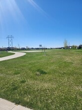 1318 4th St NW in West Fargo, ND - Foto de edificio - Building Photo