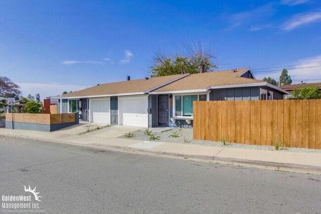 2552 Violet St in San Diego, CA - Building Photo - Building Photo