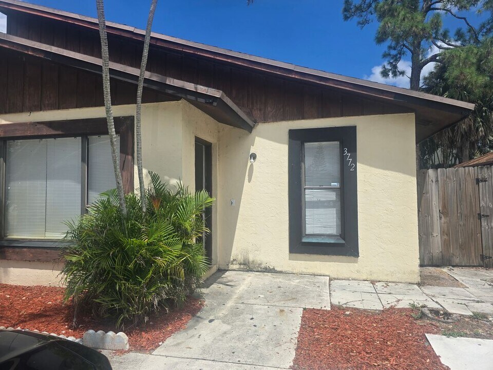 3770 Mil-Stream Ct in Greenacres, FL - Building Photo
