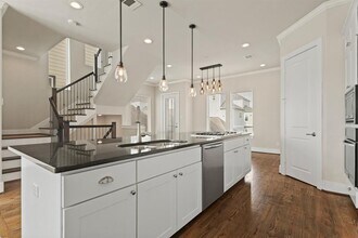 906 W 17th St-Unit -E in Houston, TX - Foto de edificio - Building Photo