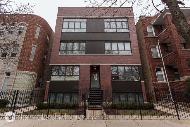 property at 3322 W Eastwood Ave