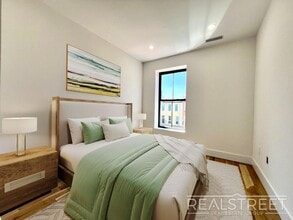 10 Marconi Pl in Brooklyn, NY - Building Photo - Building Photo