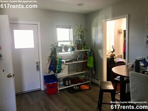 7 Quincy St, Unit 2 in Somerville, MA - Building Photo - Building Photo