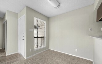 COLLEGE PARK in Weatherford, TX - Building Photo