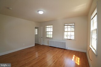 4482 MacArthur Blvd NW in Washington, DC - Building Photo - Building Photo