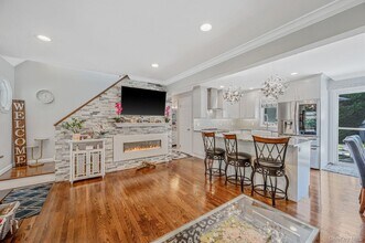 8 Paynes Ln in East Quogue, NY - Building Photo - Building Photo