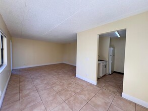 710 Meadows Cir, Unit 710 in Boynton Beach, FL - Building Photo - Building Photo