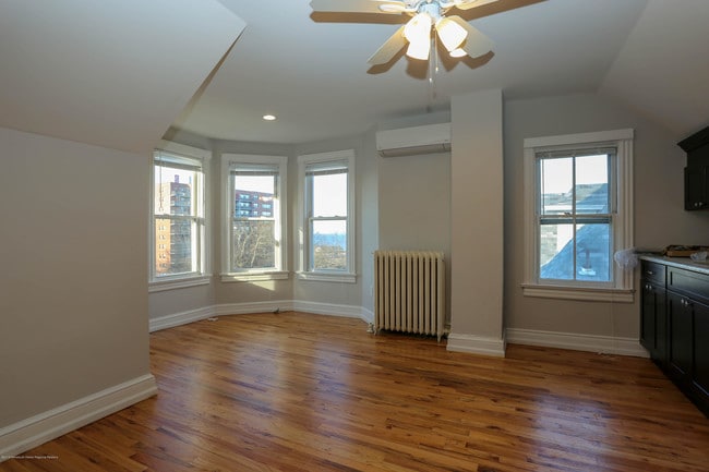 6 3rd Ave in Atlantic Highlands, NJ - Building Photo - Building Photo