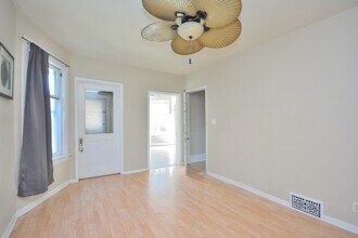 818-820 E Brady St in Milwaukee, WI - Building Photo - Building Photo