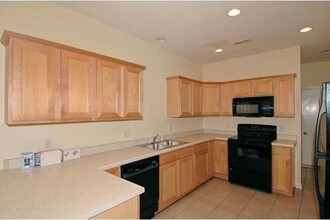 900 67th St, Unit 1005 in West Des Moines, IA - Foto de edificio - Building Photo