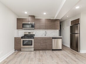 2237 S Sacramento Ave-Unit -B in Chicago, IL - Building Photo - Building Photo