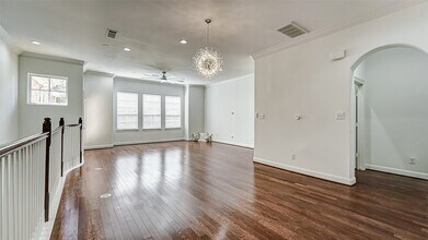 38 Versante Ct in Houston, TX - Foto de edificio - Building Photo
