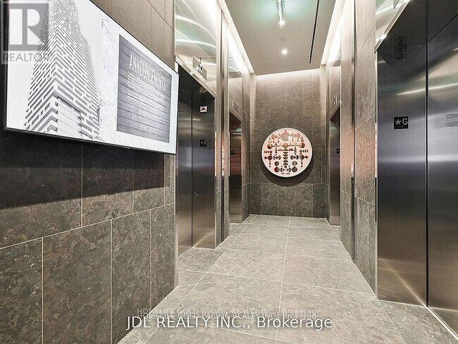 25 Richmond St E in Toronto, ON - Building Photo - Building Photo