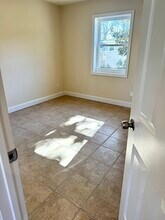 31 Perry Ln, Unit New 2 Bedroom Apartment in Wheatley Heights, NY - Foto de edificio - Building Photo