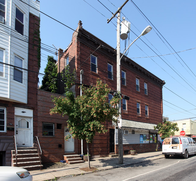 1601 S 8th St in Philadelphia, PA - Building Photo - Building Photo