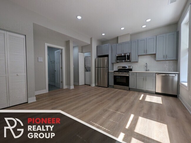 440 W Belden Ave, Unit 2 in Chicago, IL - Building Photo - Building Photo