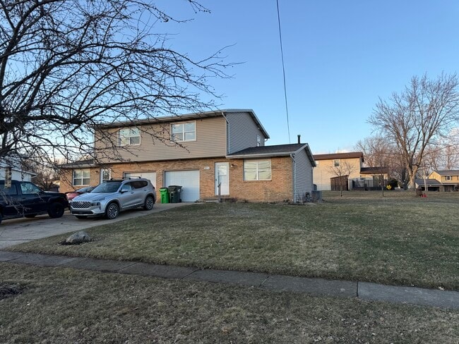 property at 1881 Lakeview Dr