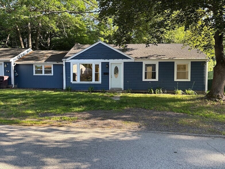 215 Jaffrey St in Weymouth, MA - Building Photo