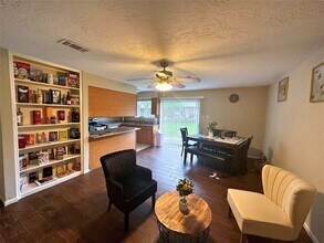 9939 Valley Park Dr in Houston, TX - Foto de edificio - Building Photo