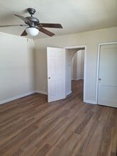 2300 N Heidelbach Ave in Evansville, IN - Foto de edificio - Building Photo