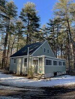 71 Pequot Rd in Southampton, MA - Building Photo