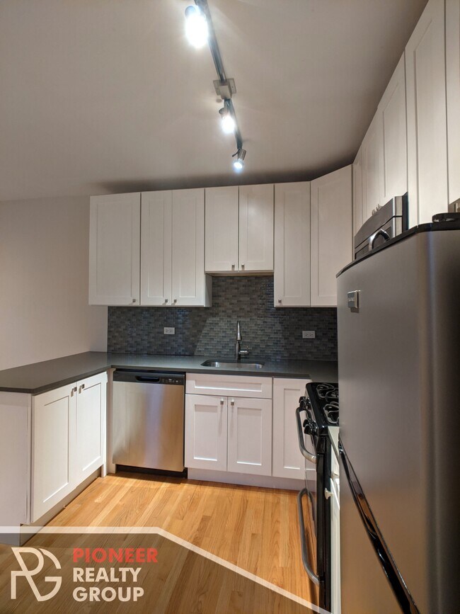 2832 W Palmer St, Unit 307 in Chicago, IL - Building Photo - Building Photo