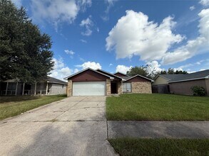 2114 W Greens Rd in Houston, TX - Building Photo - Building Photo