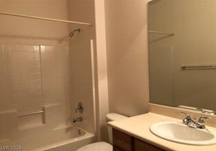 2136 Crescent Heights Ave in Henderson, NV - Building Photo - Building Photo