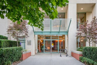 Coral Court in Vancouver, BC - Building Photo - Building Photo