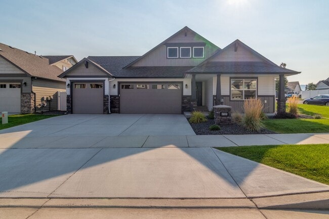 property at 1727 S Sundance Dr
