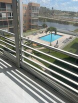 3048 Sunrise Lakes Dr E in Sunrise, FL - Building Photo