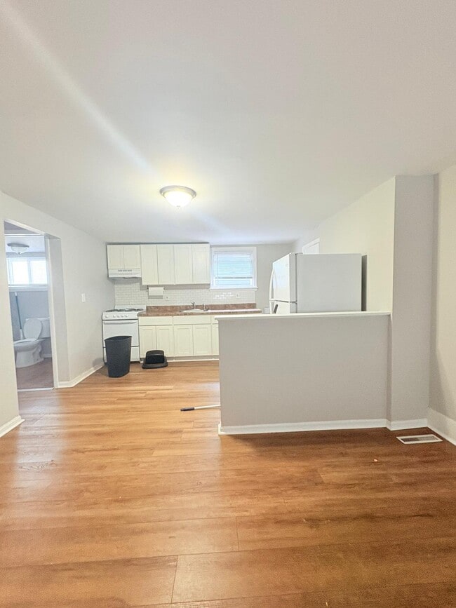 15 Maple St, Unit 1