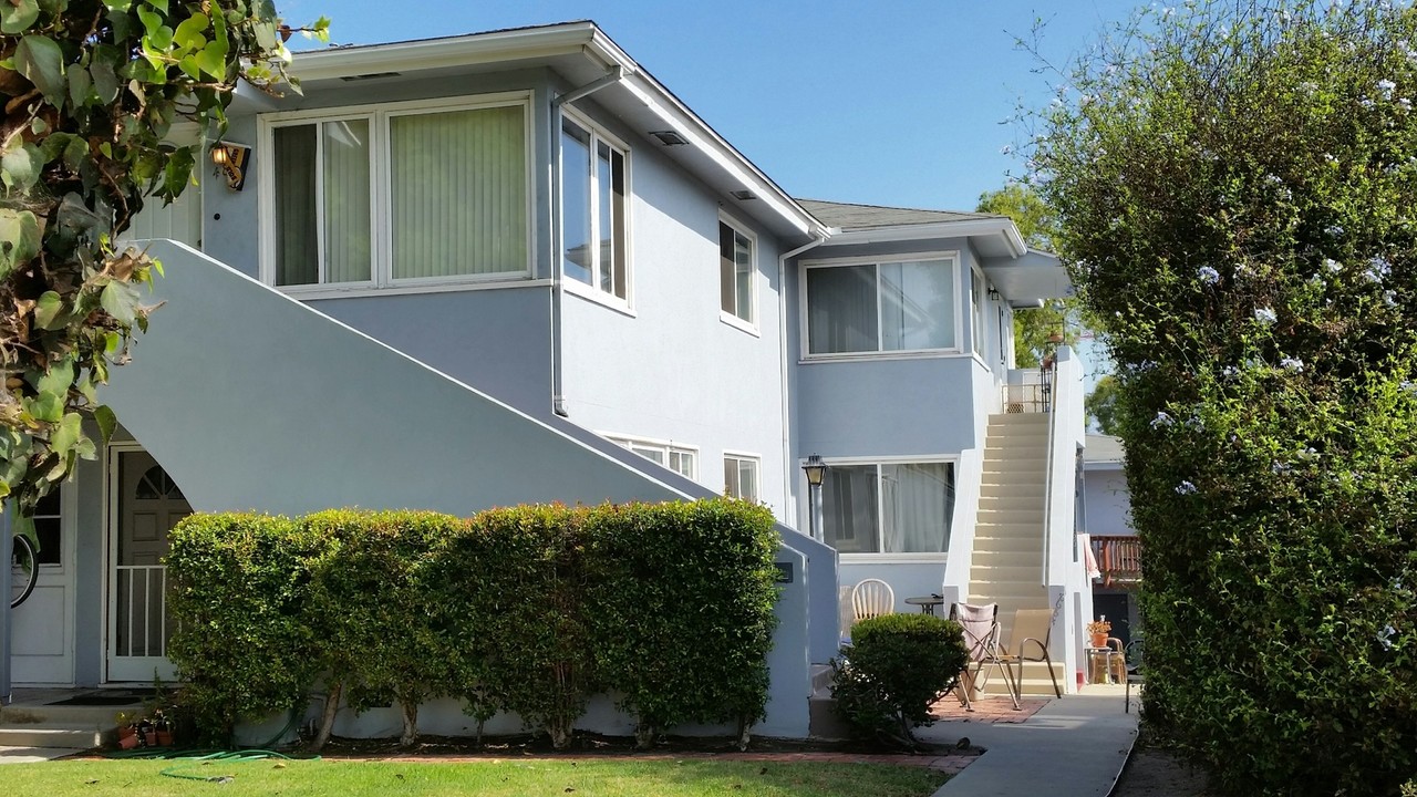 4866 W Point Loma Blvd in San Diego, CA - Foto de edificio