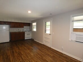 8808 Orchard St in Pleasant Valley, MO - Building Photo - Building Photo