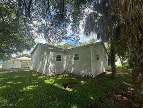 2371 Lafayette St in Ft. Myers, FL - Building Photo - Building Photo