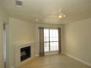 5757 E University Blvd in Dallas, TX - Building Photo - Building Photo