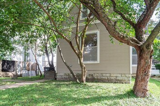 1005 W 3rd St in Sedalia, MO - Building Photo - Building Photo