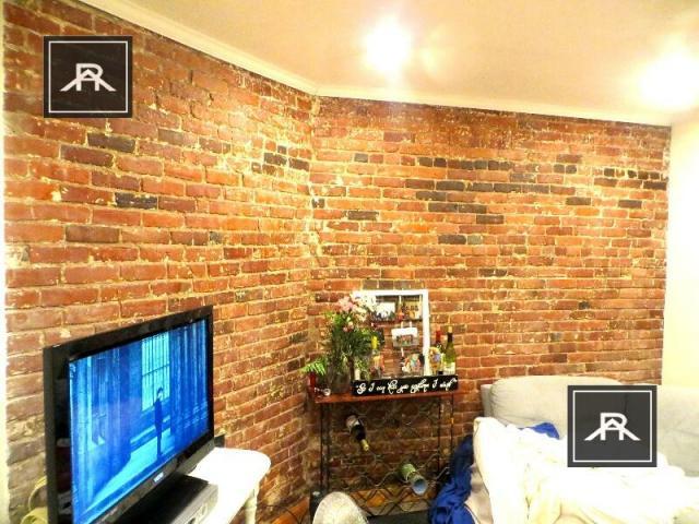 1689 Beacon St in Brookline, MA - Building Photo